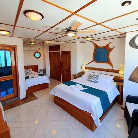 Casa Ocean Pier Bed & Breakfast Puerto Ayora  Dış mekan fotoğraf