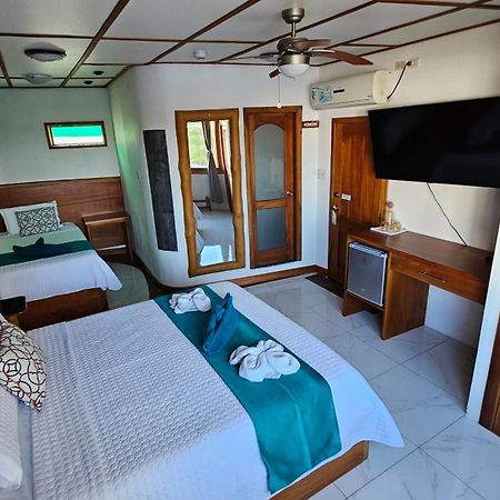 Casa Ocean Pier Bed & Breakfast Puerto Ayora  Dış mekan fotoğraf