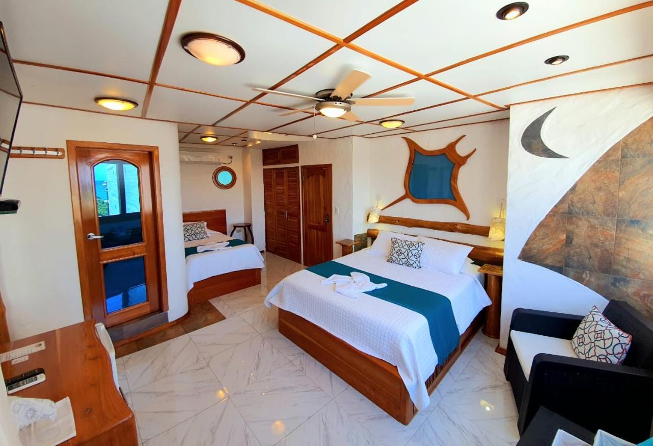 Casa Ocean Pier Bed & Breakfast Puerto Ayora  Dış mekan fotoğraf