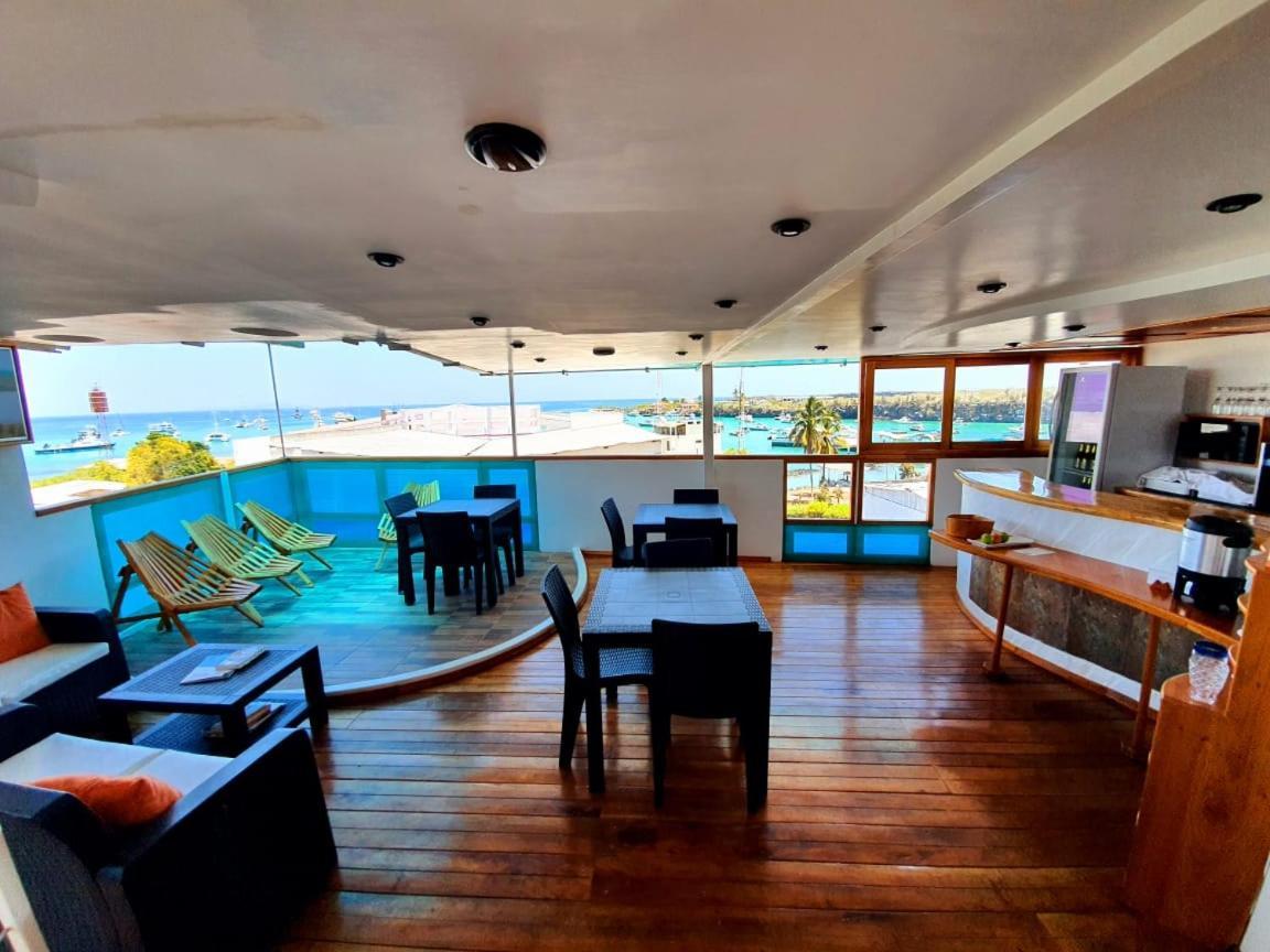 Casa Ocean Pier Bed & Breakfast Puerto Ayora  Dış mekan fotoğraf