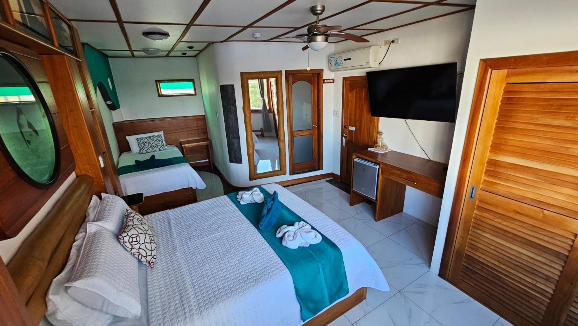 Casa Ocean Pier Bed & Breakfast Puerto Ayora  Dış mekan fotoğraf